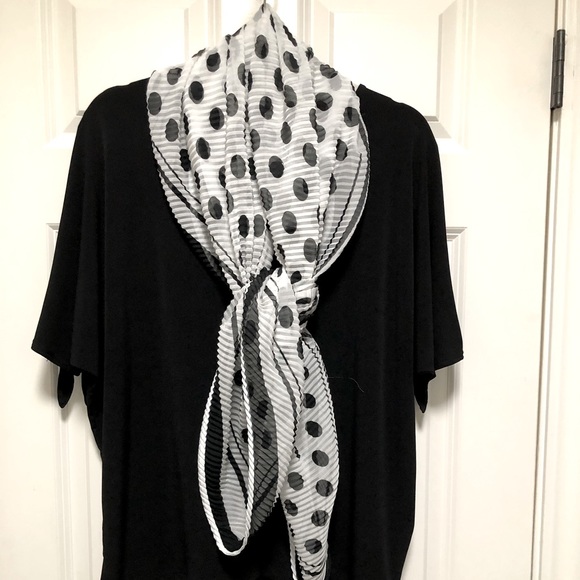Polka dot scarf - Picture 2 of 5